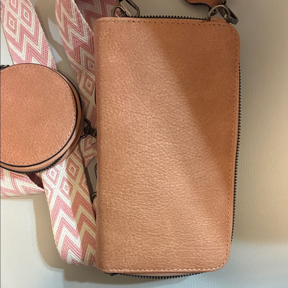 Montana West Pink and Tan Crossbody Set with Patterned Strap - Picture 4 of 5